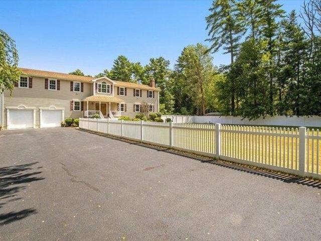 House for sale in Rochester, Massachusetts
