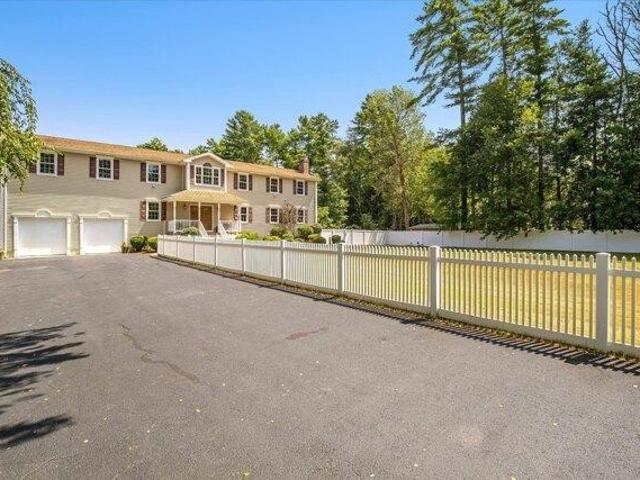 House for sale in Rochester, Massachusetts
