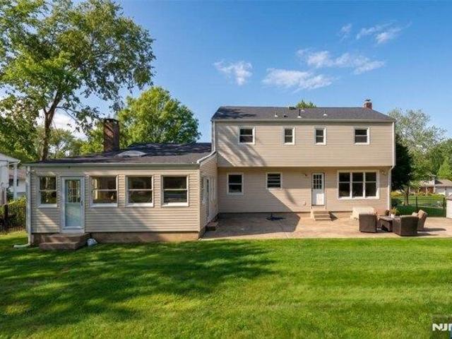 House for sale in Roseland, Essex County