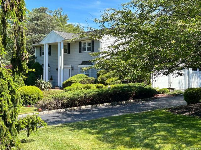 House for sale in Smithtown, New York