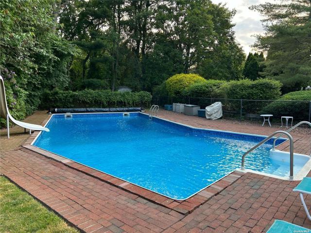 House for sale in Smithtown, New York