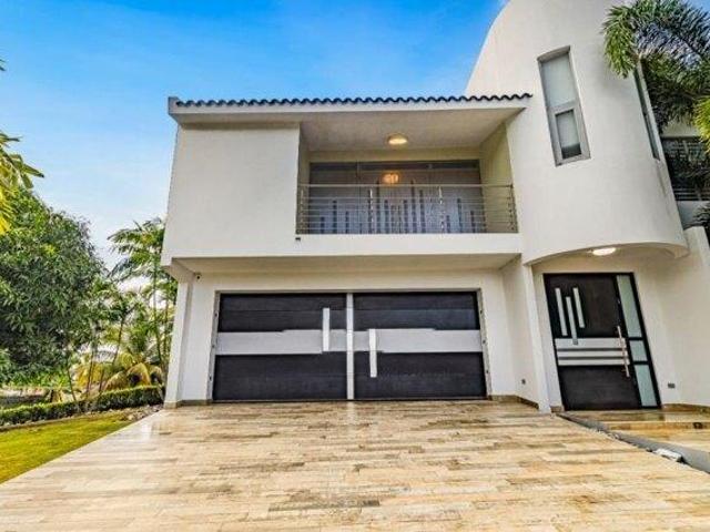 House for sale in San Juan