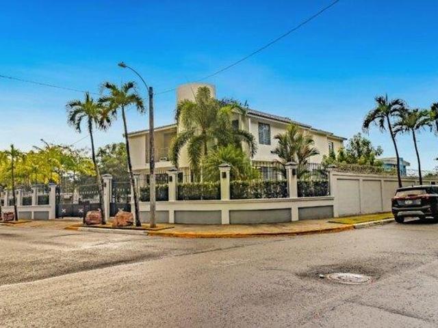 House for sale in San Juan