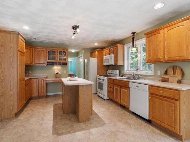 House for sale in Sandown, Rockingham County