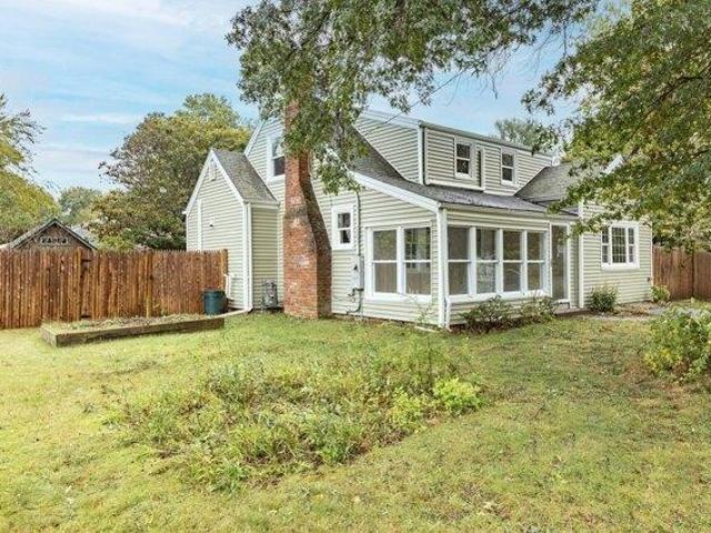 House for sale in Sharon Heights, Sharon