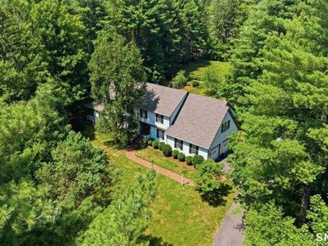 House for sale in Simsbury, Connecticut