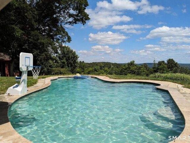 House for sale in Simsbury, Connecticut