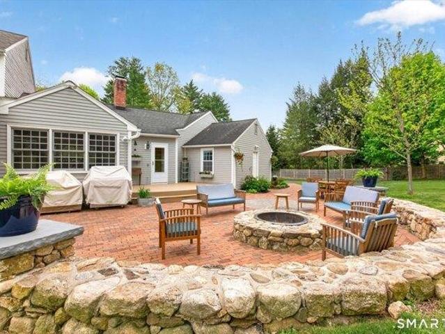 House for sale in Simsbury, Connecticut