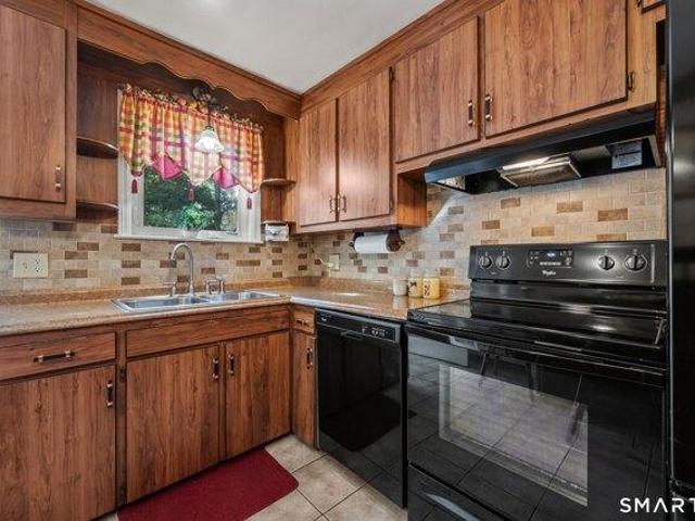 House for sale in Simsbury, Connecticut