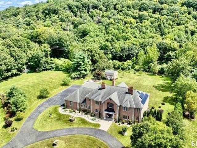 House for sale in Simsbury, Connecticut