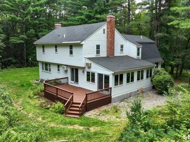 House for sale in Simsbury, Connecticut