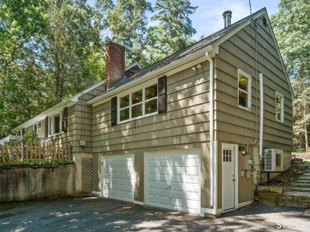 House for sale in Simsbury, Connecticut