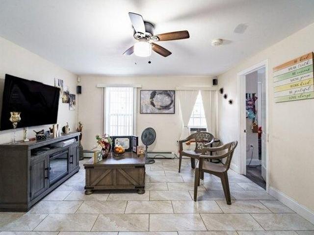 House for sale in Windsor Court Historic District, Southbridge