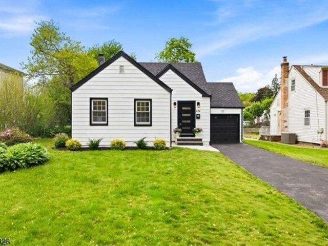 House for sale in Springfield, New Jersey