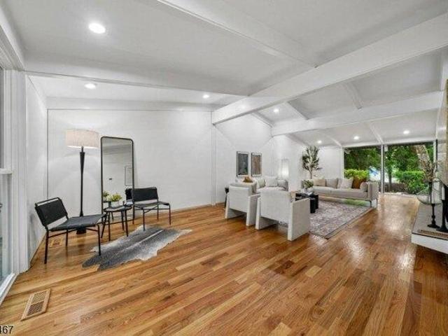 House for sale in Springfield, New Jersey