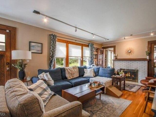 House for sale in Springfield, New Jersey