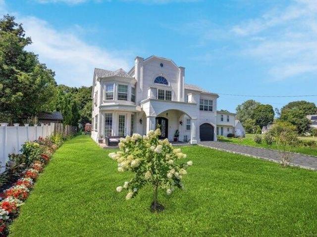 House for sale in Cos Cob, Connecticut