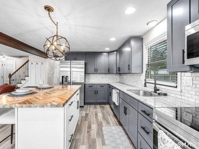 House for sale in Suffield, Connecticut