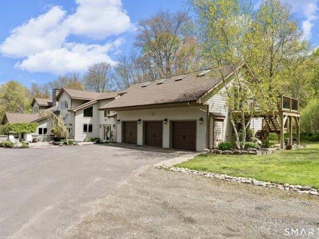 House for sale in Suffield, Connecticut