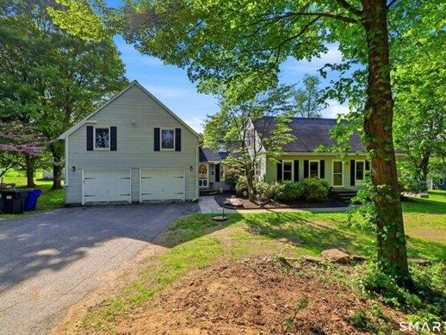 House for sale in Suffield, Connecticut