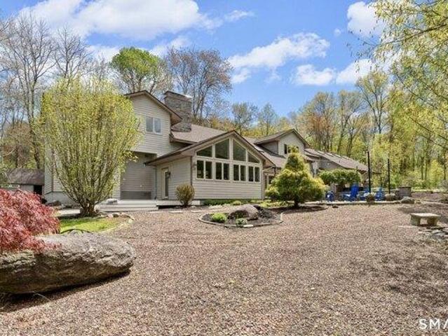 House for sale in Suffield, Connecticut