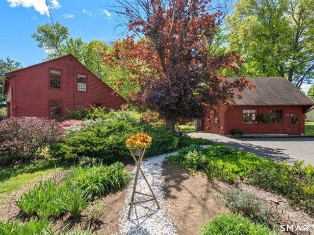 House for sale in Suffield, Connecticut