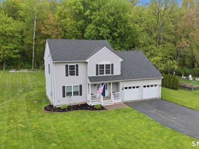 House for sale in Suffield, Connecticut