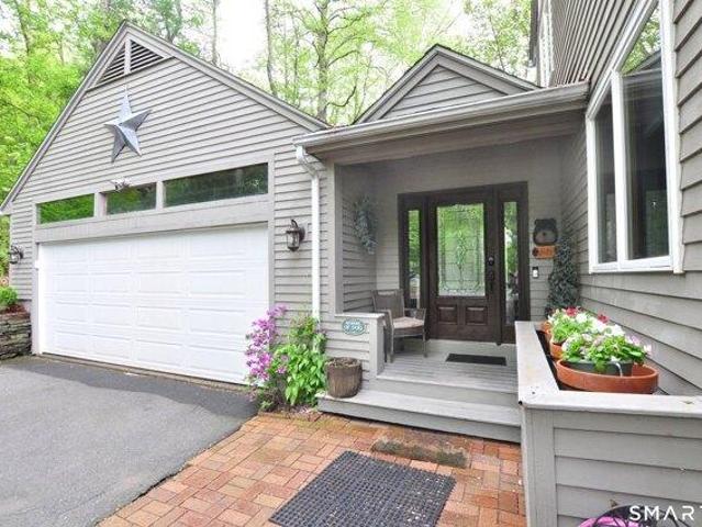 House for sale in Suffield, Connecticut