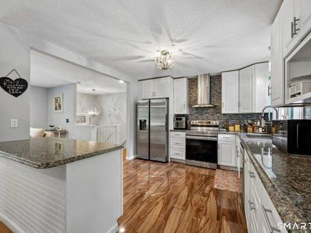 House for sale in Suffield, Connecticut