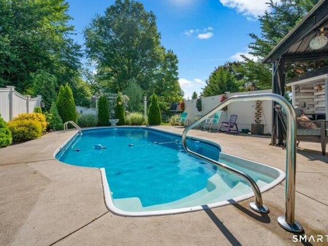 House for sale in Suffield, Connecticut