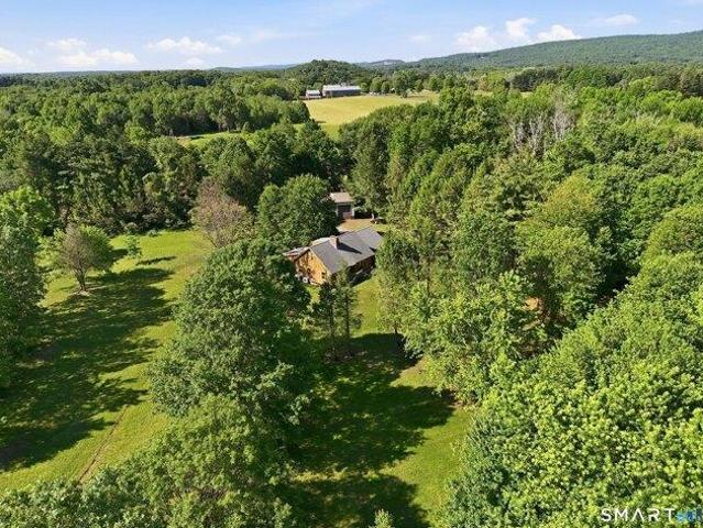 House for sale in Suffield, Connecticut