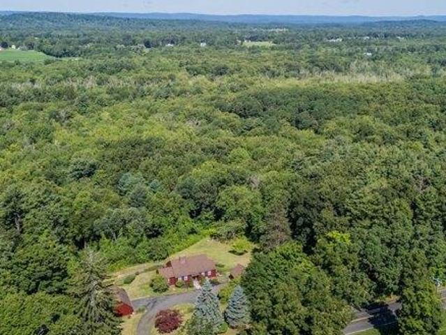 House for sale in Suffield, Connecticut