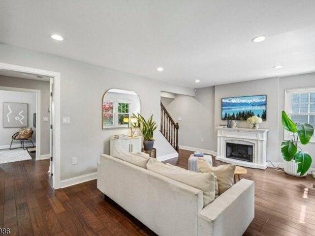 House for sale in Teaneck, New Jersey