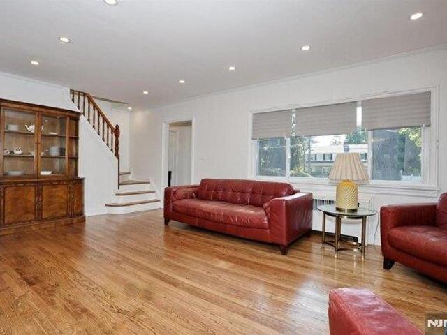 House for sale in Teaneck, New Jersey