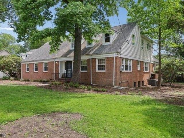 House for sale in Teaneck, New Jersey