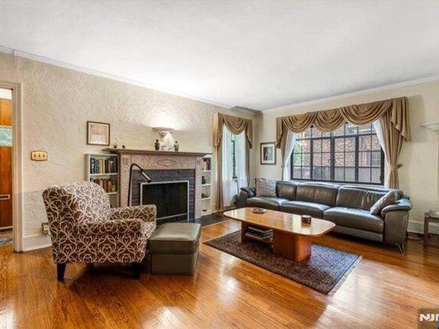 House for sale in Teaneck, New Jersey
