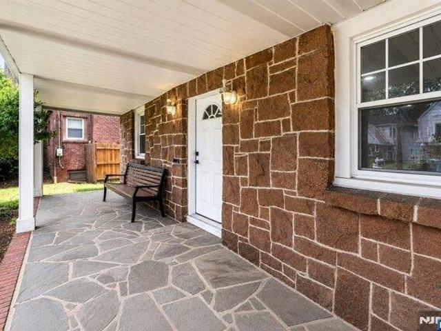 House for sale in Teaneck, New Jersey