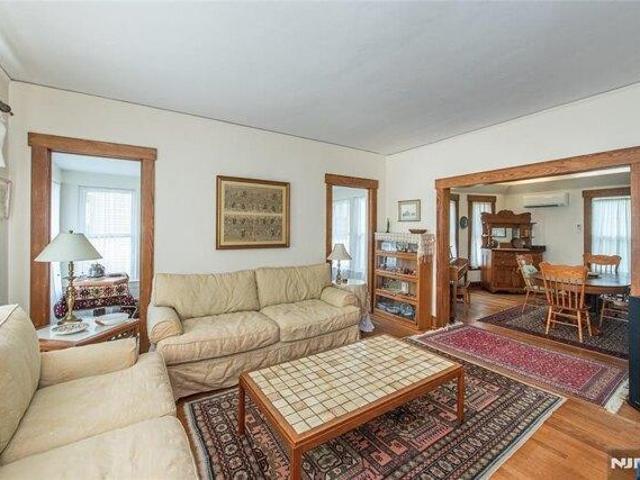 House for sale in Teaneck, New Jersey