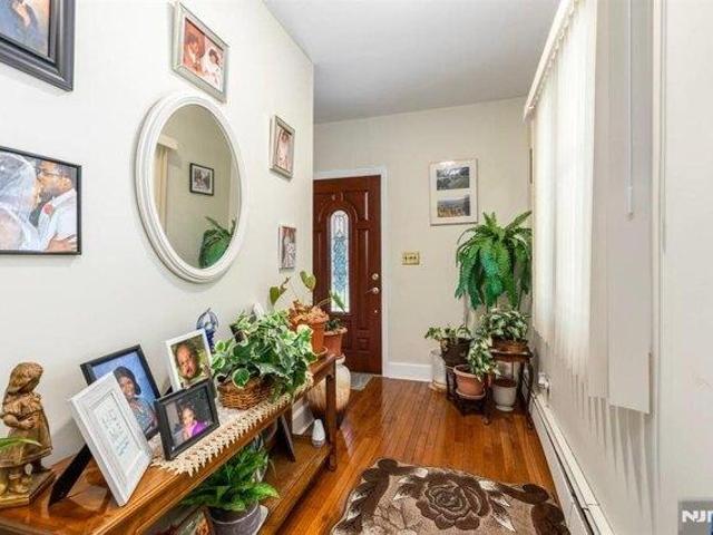 House for sale in Teaneck, New Jersey