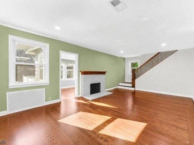 House for sale in Teaneck, New Jersey