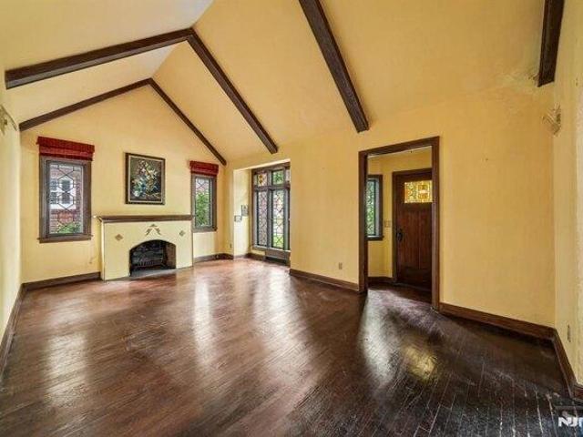 House for sale in Teaneck, New Jersey