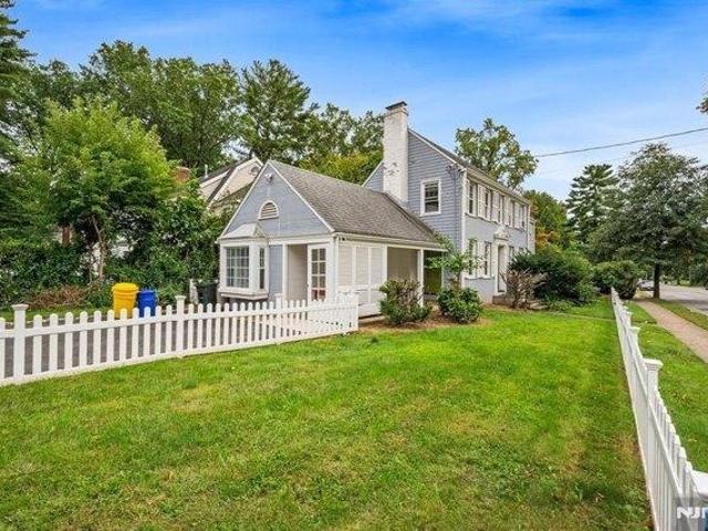 House for sale in West Englewood Manor, Teaneck Township