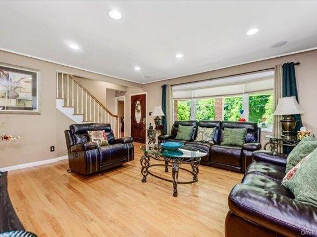 House for sale in Thornwood, New York