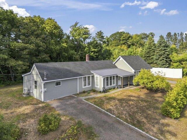 House for sale in Topsham, Sagadahoc County