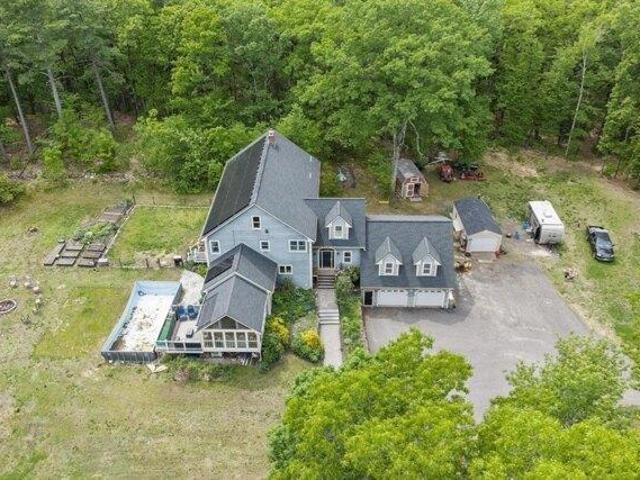 House for sale in Townsend, Massachusetts