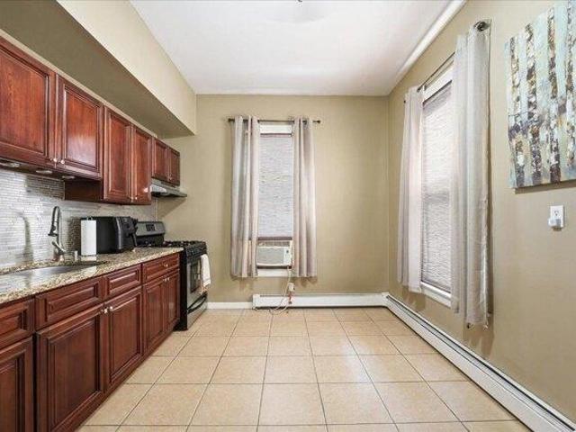 House for sale in Union City, Hudson County