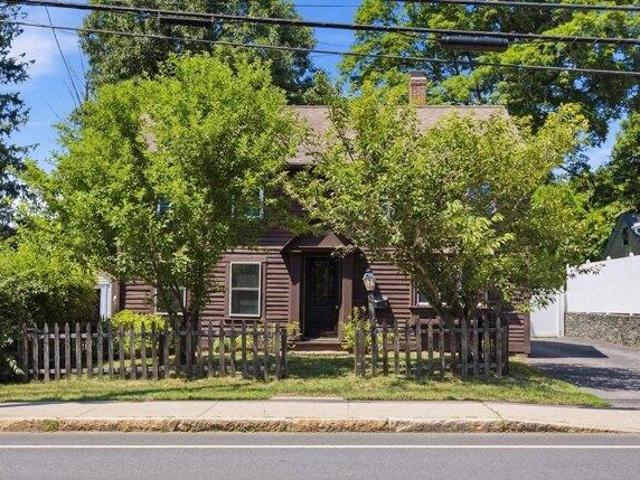 House for sale in North Uxbridge, Massachusetts