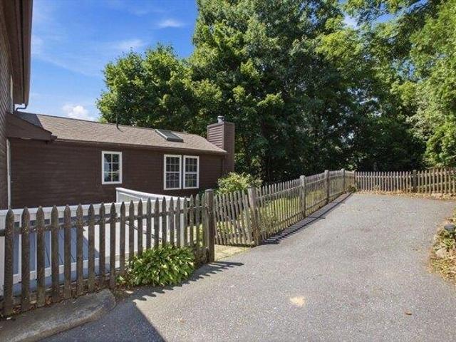 House for sale in North Uxbridge, Massachusetts