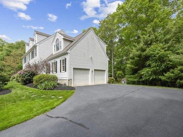 House for sale in North Uxbridge, Massachusetts