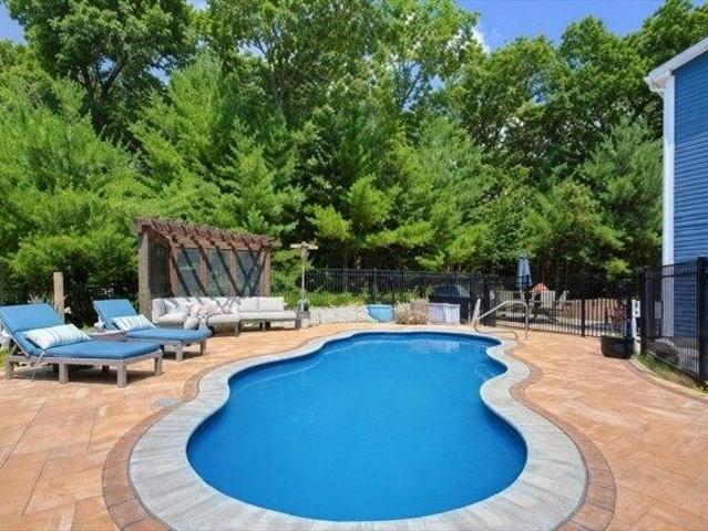 House for sale in North Uxbridge, Massachusetts